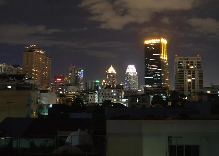 The Boss Sathorn 3*