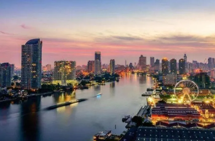 The Boss Sathorn 3*